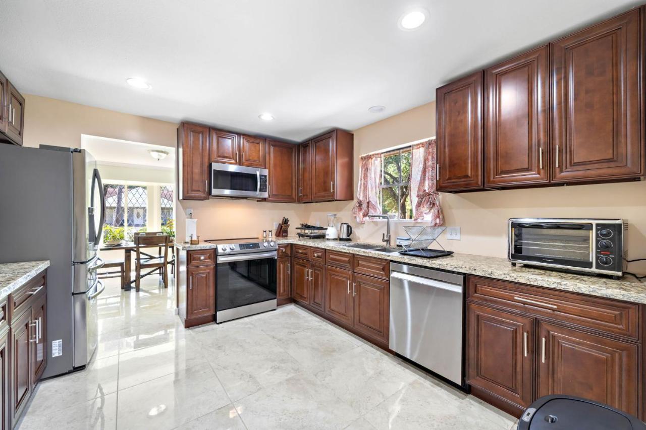 Villa Pool Oasis Games Wifi Bbq Yard Sleep 16 Houston Exterior foto