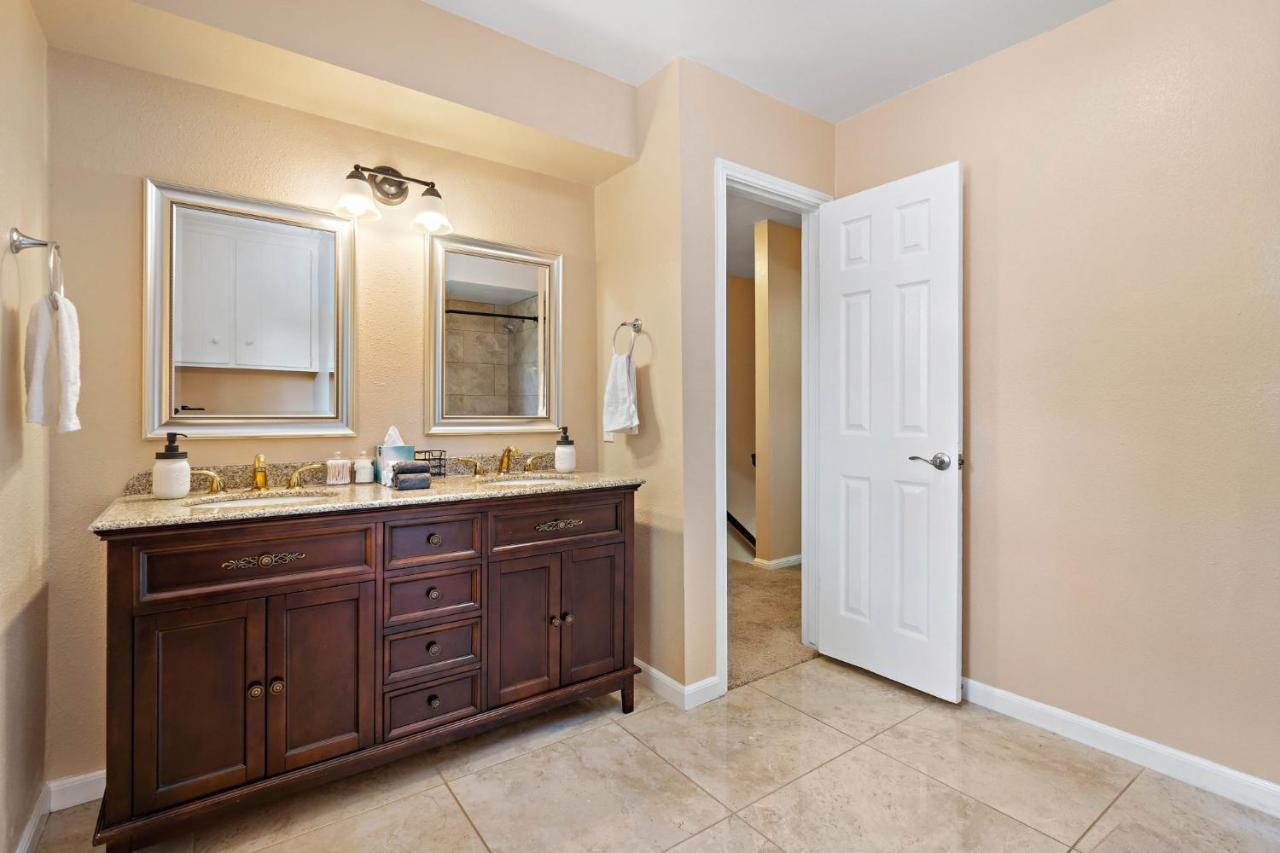 Villa Pool Oasis Games Wifi Bbq Yard Sleep 16 Houston Exterior foto