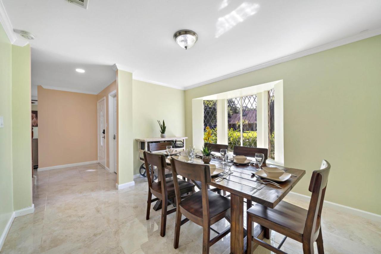 Villa Pool Oasis Games Wifi Bbq Yard Sleep 16 Houston Exterior foto