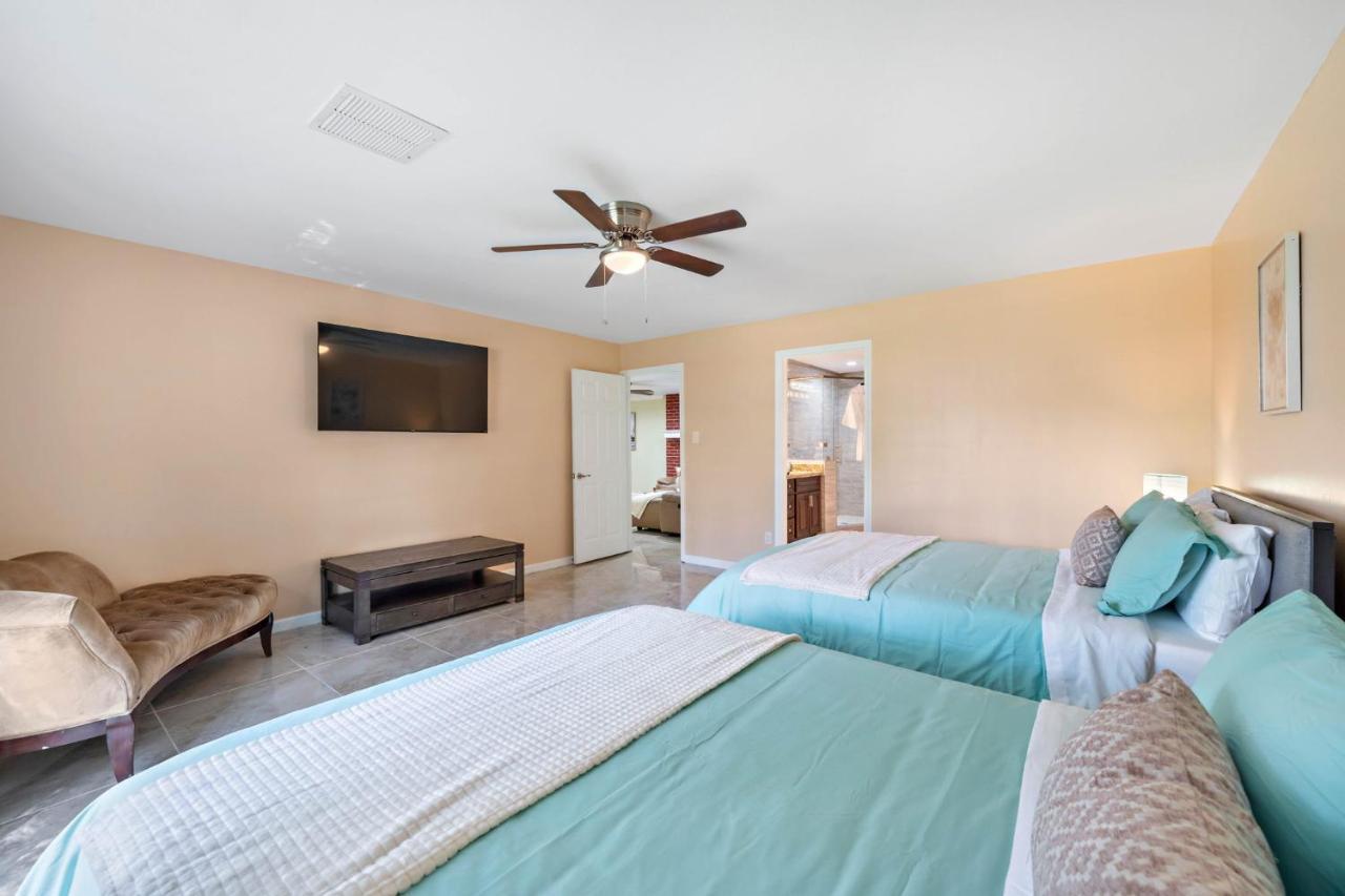 Villa Pool Oasis Games Wifi Bbq Yard Sleep 16 Houston Exterior foto