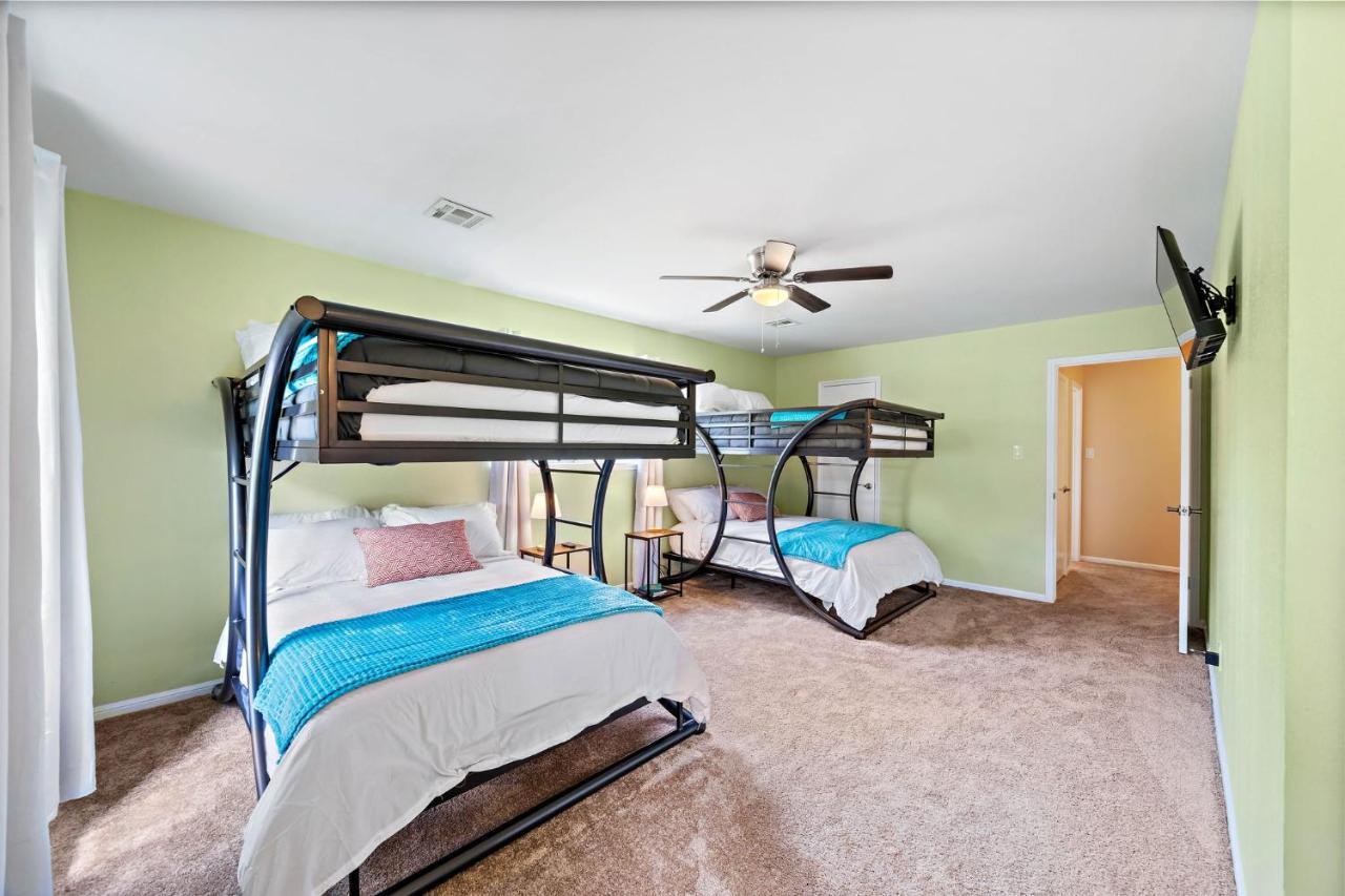 Villa Pool Oasis Games Wifi Bbq Yard Sleep 16 Houston Exterior foto
